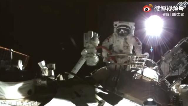 澳彩资料免费提供资料:神二十首次太空出舱