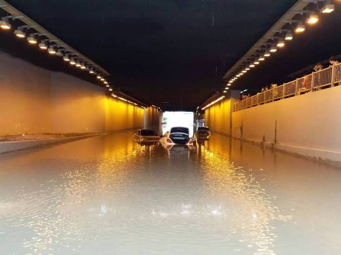 2025澳门天天开好彩大全2023:武昌车站因暴雨被淹