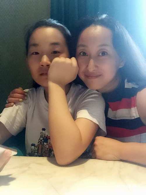 澳门资料百科:请假陪女儿高考被开