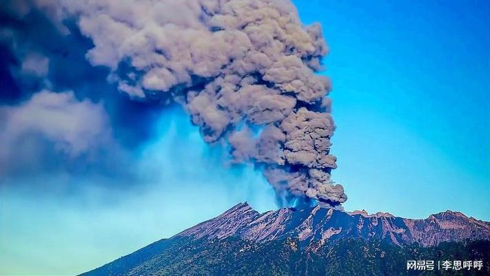 新澳今日图片分析:火山喷发时游客急逃